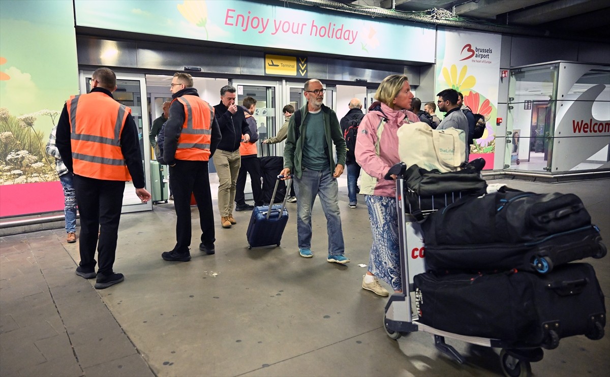 Belçika'da sendikalar, hükümetin sosyal kesinti ve kemer sıkma politikalarına karşı ülke genelinde...
