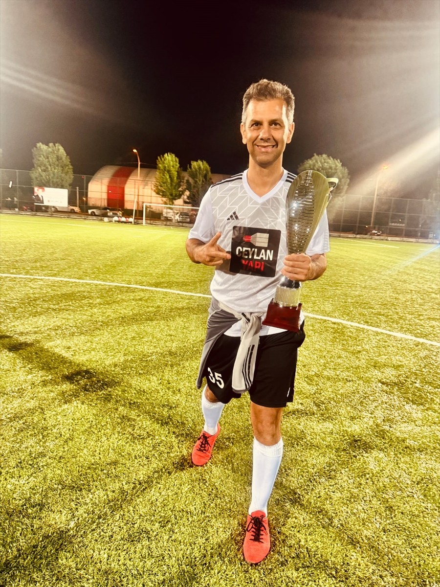 Bolu'da 20 yıldır genel cerrahi uzmanlığı yapan Op. Dr. Rıdvan Çakmaz, yoğun iş temposundan arda...