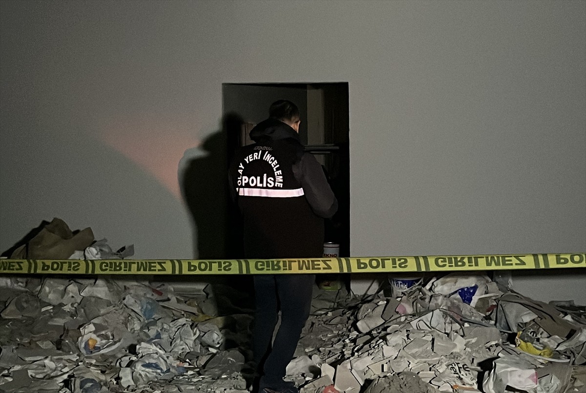 Burdur'da inşaat halindeki binanın asansör boşluğuna düşen kadın yaşamını yitirdi.