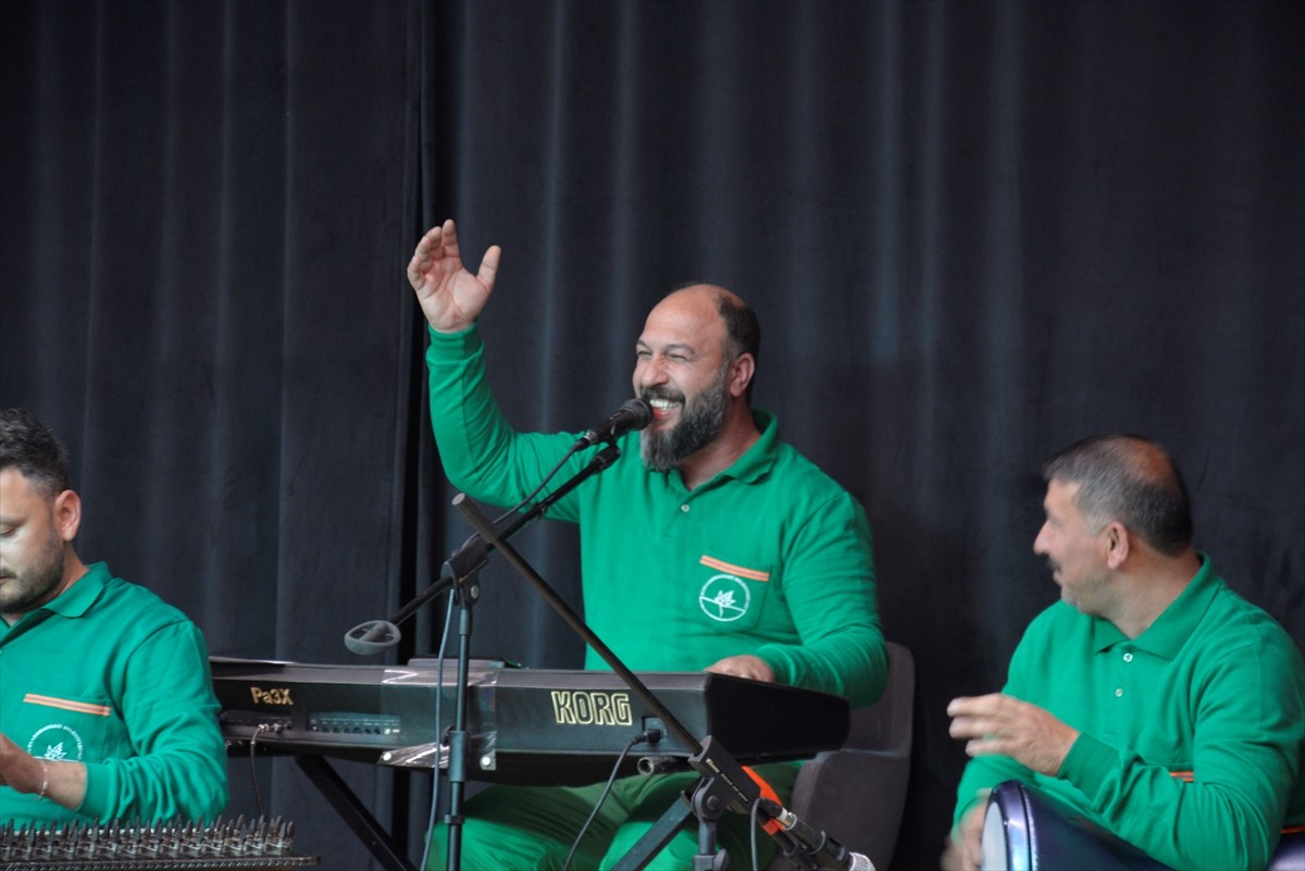 Bursa'da Osmangazi Belediyesi temizlik işçilerinden oluşan Temizlik İşleri Müdürlüğü Orkestrası...