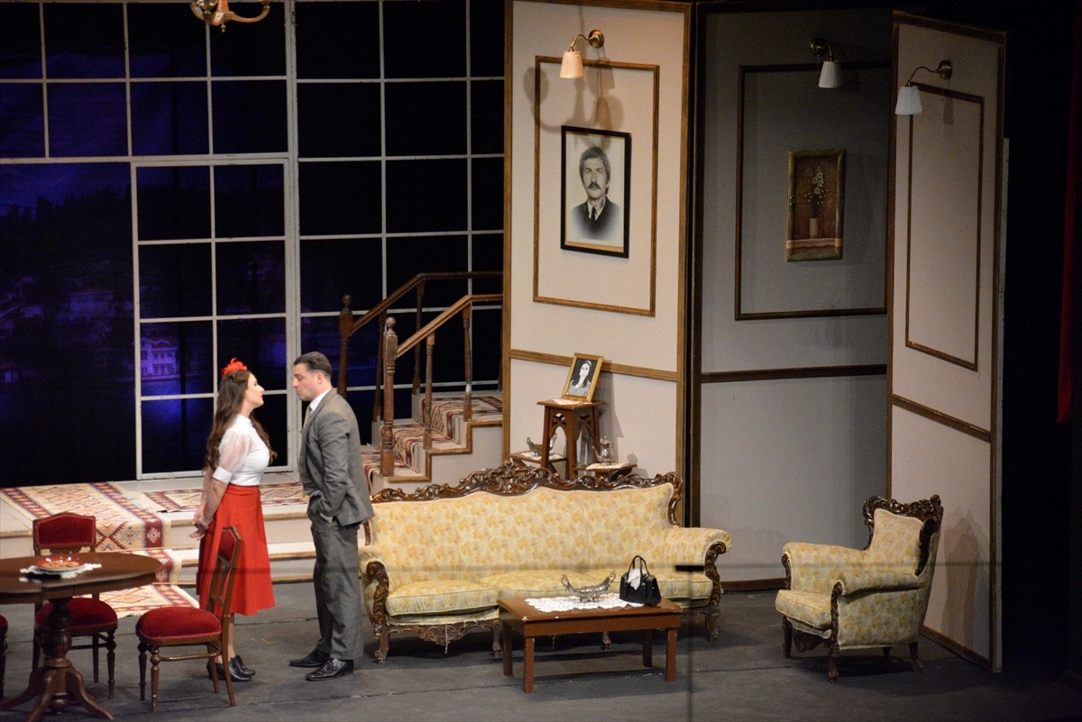 Bursa Büyükşehir Belediyesi Şehir Tiyatrosu "Bursa'da Zaman Sanat Zamanı" etkinlikleri kapsamında...