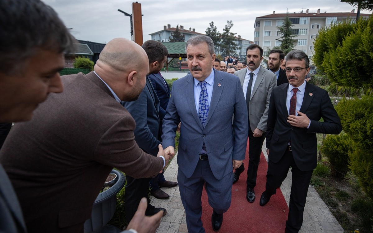 Büyük Birlik Partisi (BBP) Genel Başkanı Mustafa Destici, partisince Sakarya'nın Erenler ilçesinde...