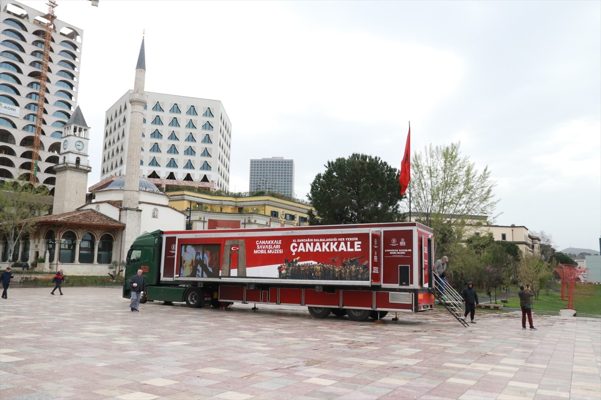 Çanakkale Savaşları'ndan kalma objelerin yer aldığı ve dijital gösterilerin sunulduğu "Çanakkale...