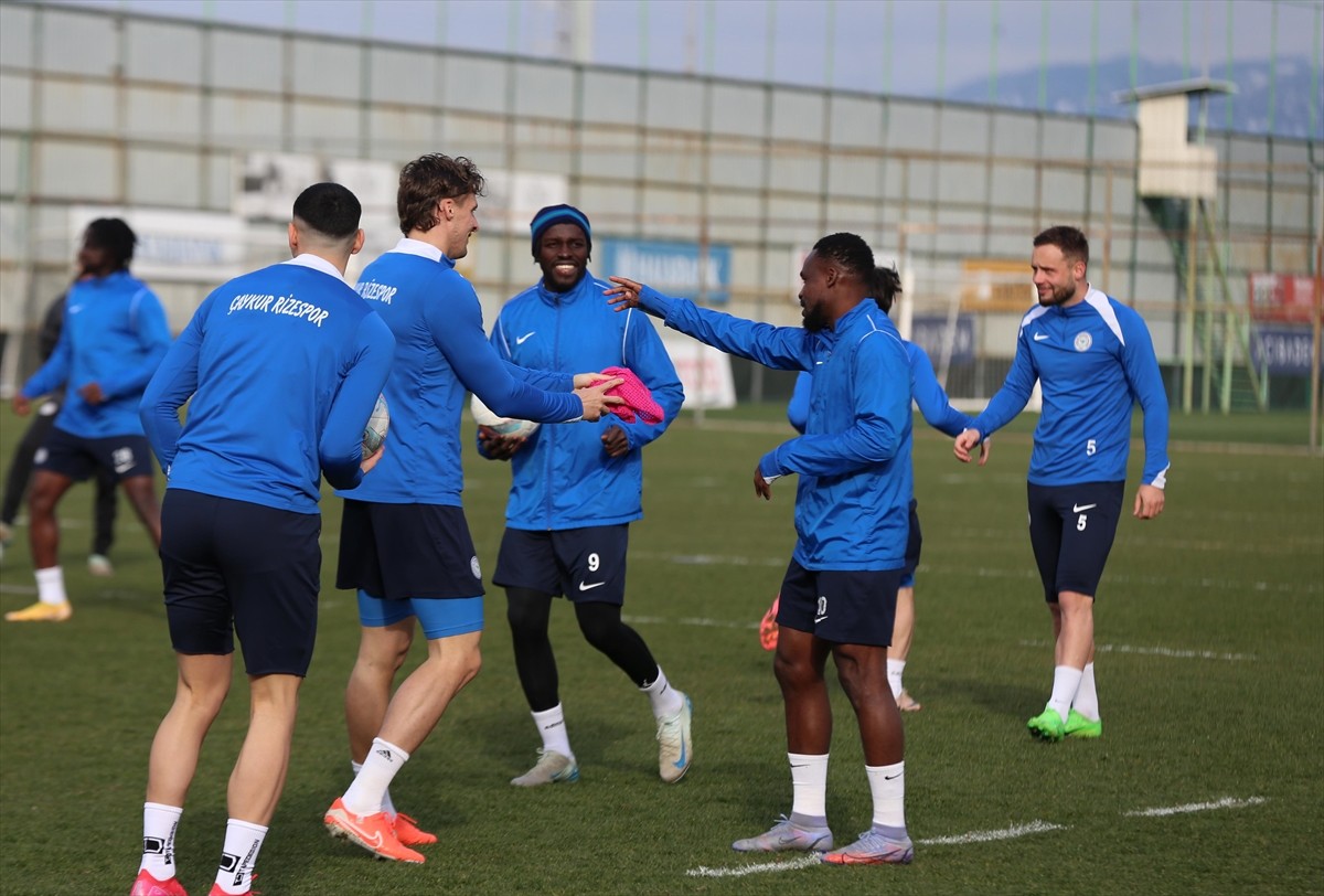 Çaykur Rizespor, Trendyol Süper Lig'in 27. haftasında deplasmanda Onvo Antalyaspor ile yapacağı...