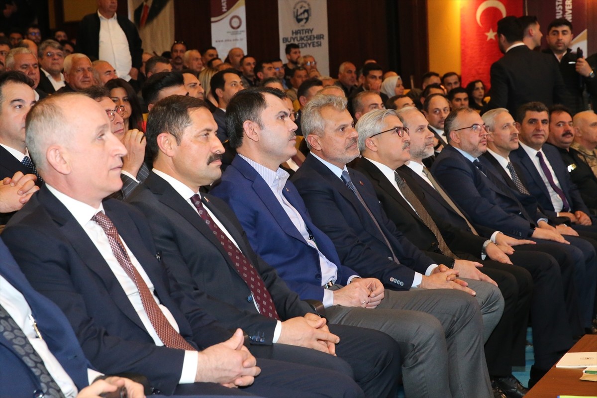 Çevre, Şehircilik ve İklim Değişikliği Bakanı Murat Kurum (sol 2), Hatay Büyükşehir Belediye...