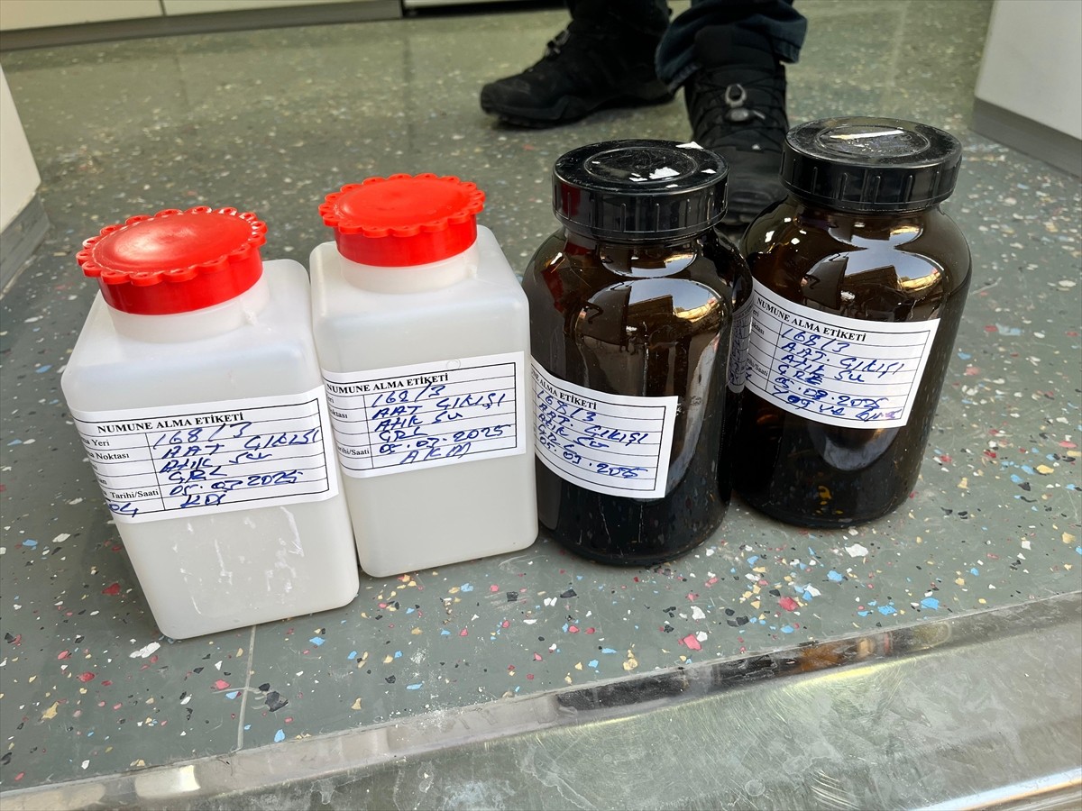 Çevre, Şehircilik ve İklim Değişikliği Bakanlığınca, Adana'daki Ceyhan Nehri'nde oluşan kirlilik...