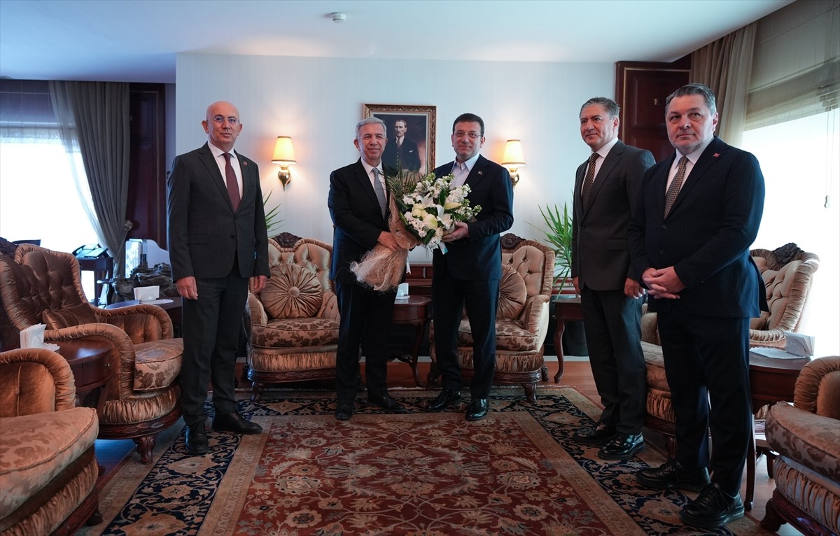 CHP'nin cumhurbaşkanı adayını belirlemek için 23 Mart'ta yapacağı ön seçim öncesinde Ankara'ya...