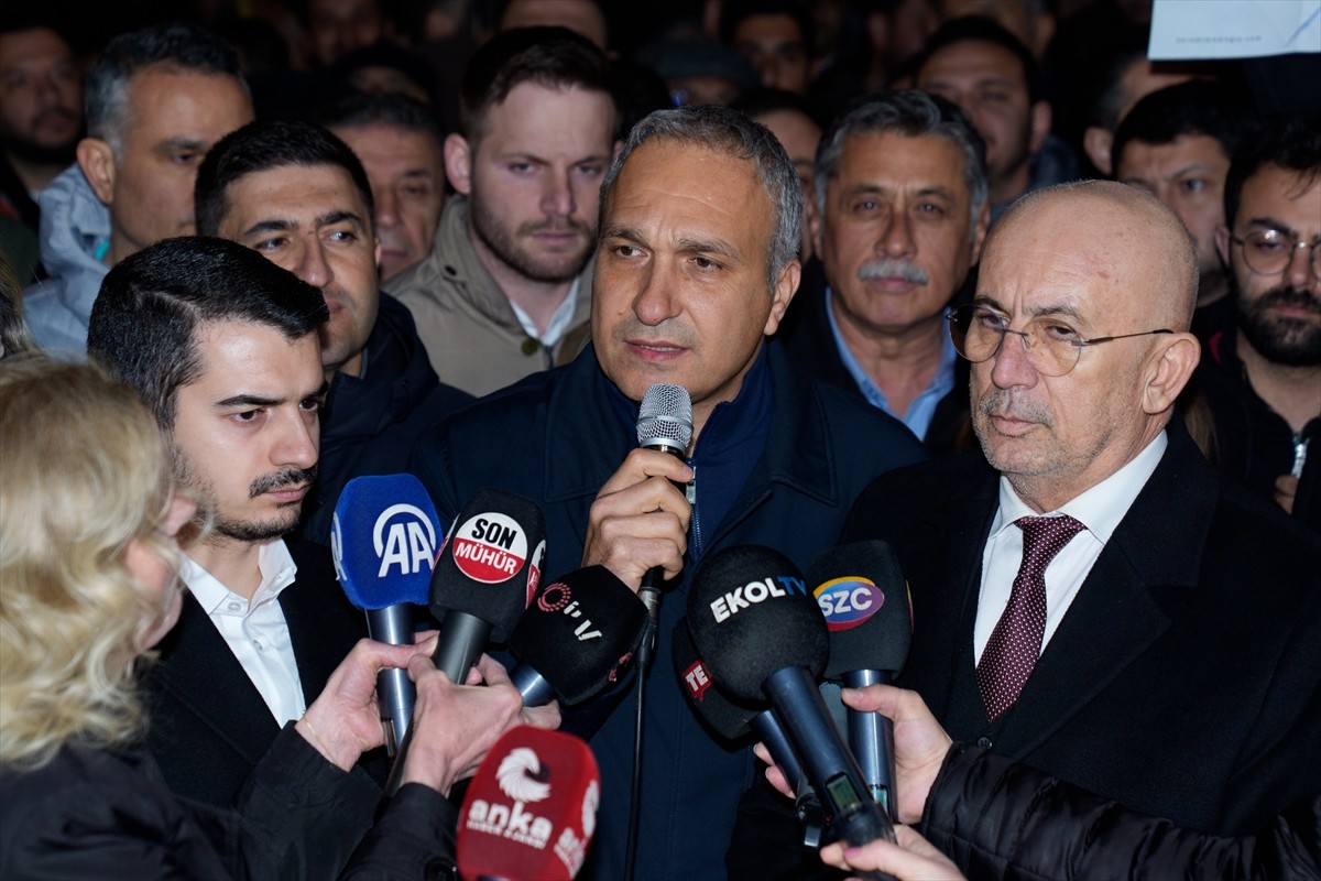 CHP Ankara İl Başkanlığı, Yükseköğretim Kurulu (YÖK) önünde, İstanbul Üniversitesinin, İstanbul...