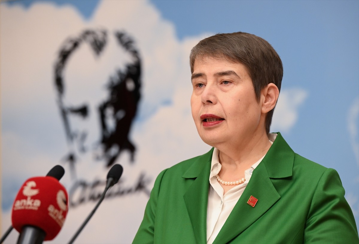 CHP Genel Başkan Yardımcısı Zeliha Aksaz Şahbaz, 14 Mart Tıp Bayramı dolayısıyla parti genel...