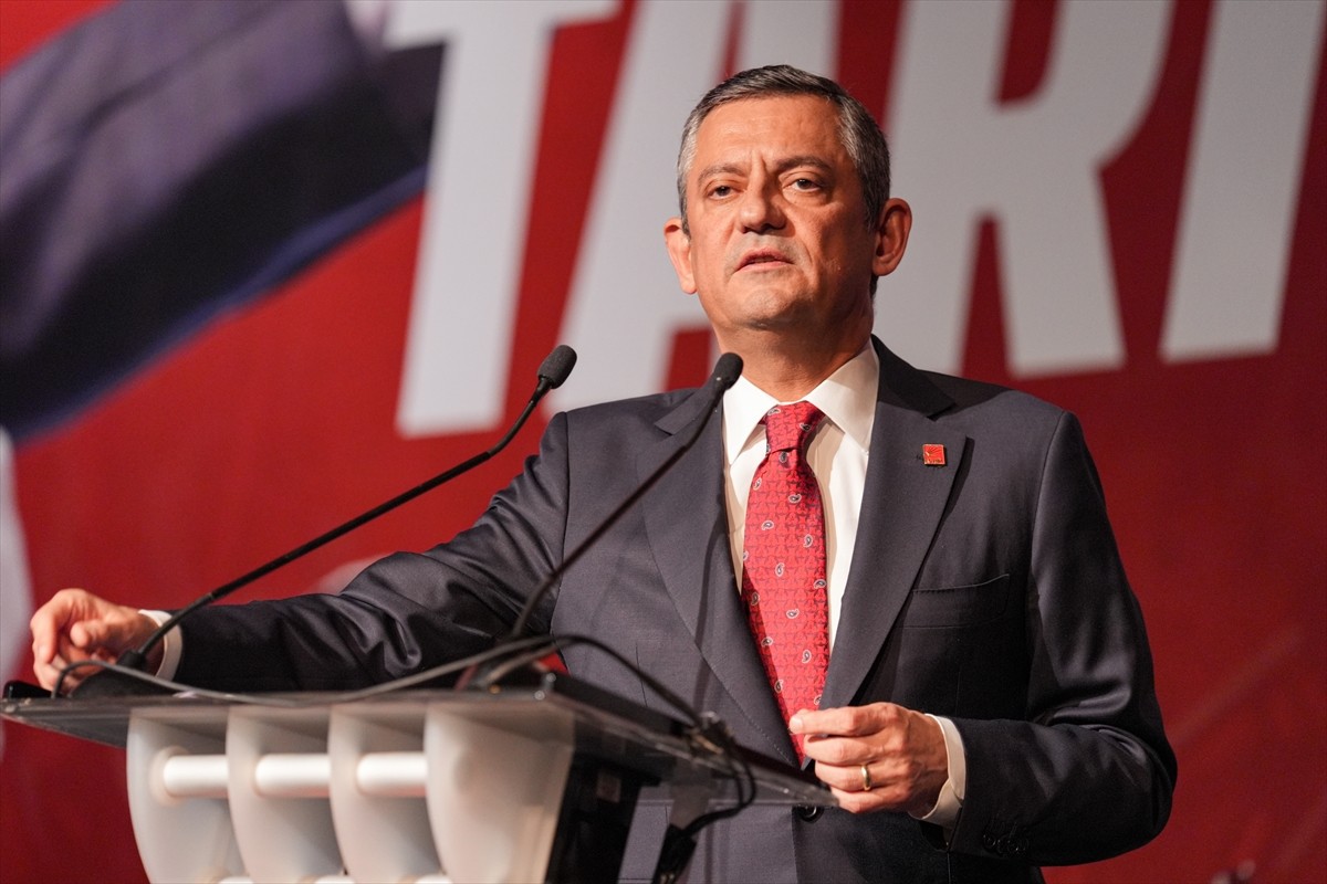 CHP Genel Başkanı Özgür Özel, Beşiktaş Mustafa Kemal Kültür Merkezi'nde, partisinin TBMM Grup...