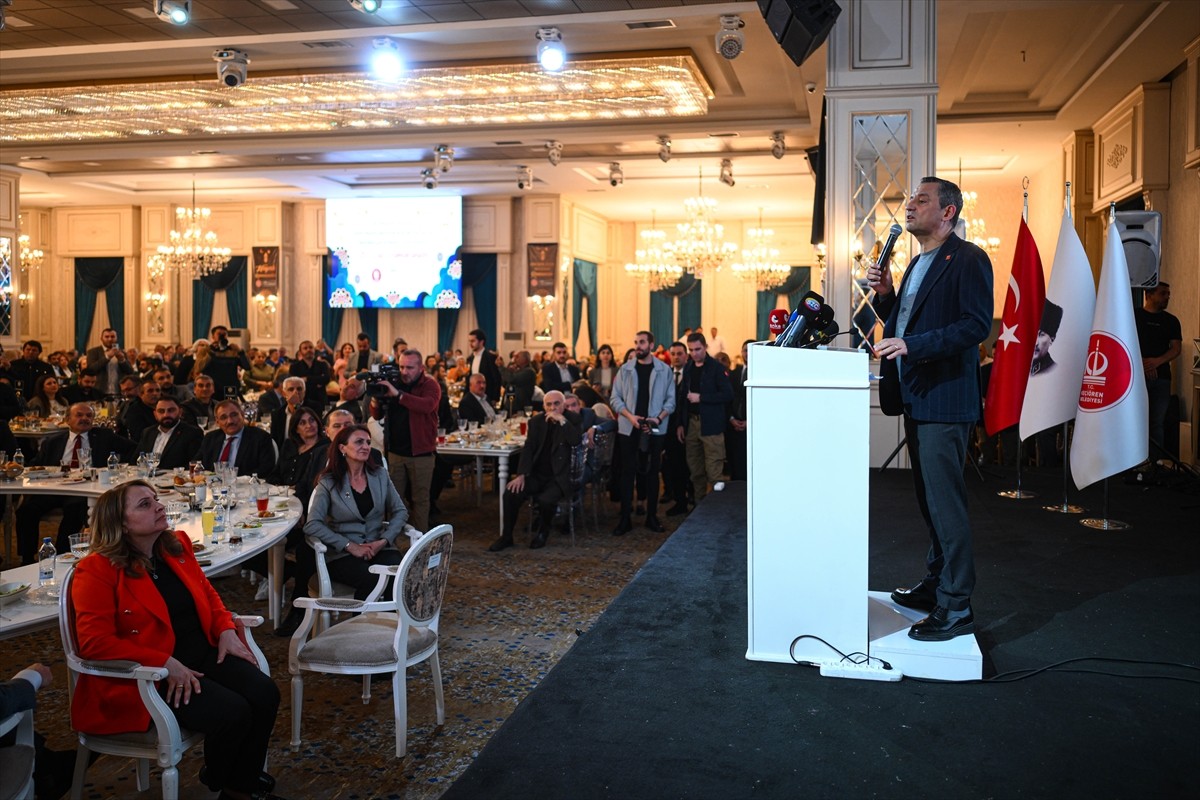 CHP Genel Başkanı Özgür Özel, Keçiören Belediyesince Ihlamur Kasrı Kongre Merkezi'nde düzenlenen...