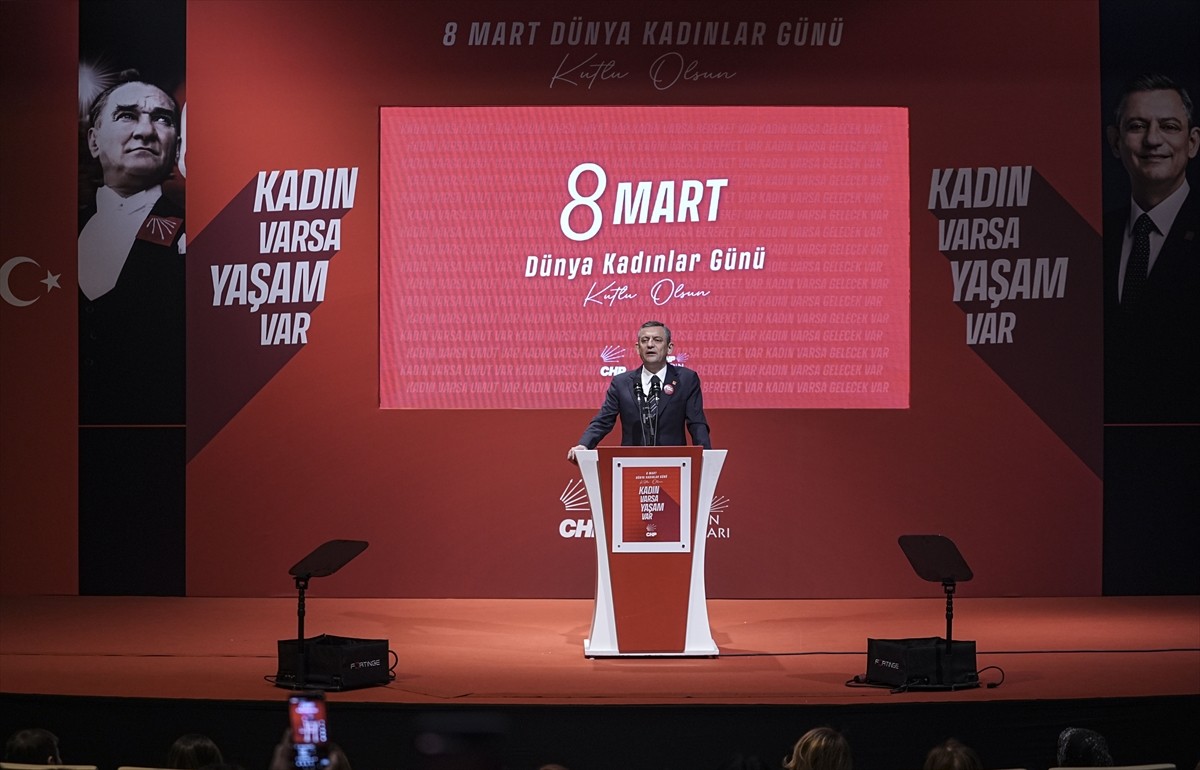 CHP Genel Başkanı Özgür Özel, parti genel merkezinde 8 Mart Dünya Kadınlar Günü kapsamında...