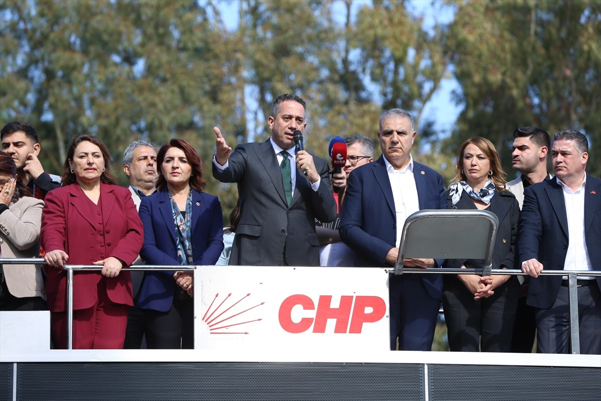 CHP Grup Başkanvekili Ali Mahir Başarır, CHP Genel Başkan Yardımcısı Burhanettin Bulut ve CHP'li...
