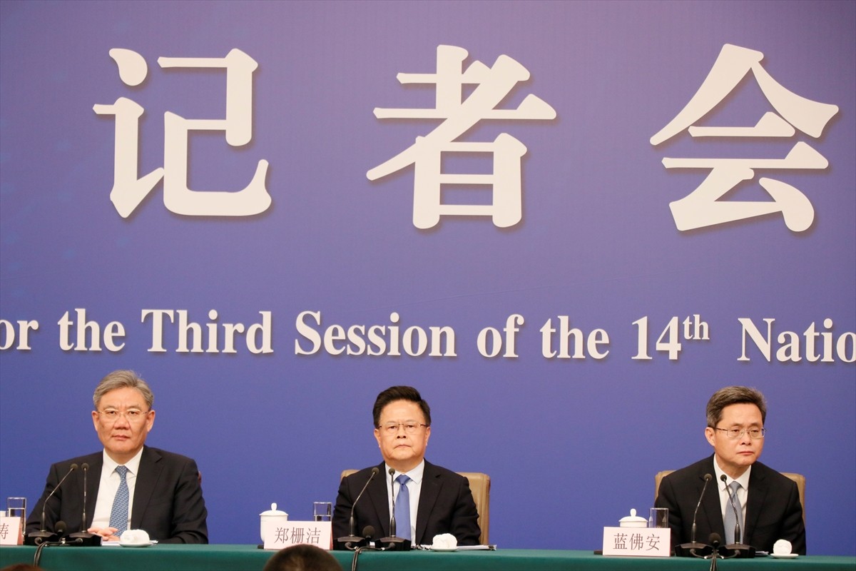 Çin'de ekonomiden sorumlu bakanlık ve kuruluşların yöneticileri, Çin Ulusal Halk Kongresi...