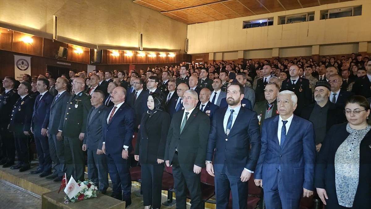 Çorum’da 18 Mart Çanakkale Şehitlerini Anma Günü etkinlikleri kapsamında, Çorum Devlet Tiyatrosu...