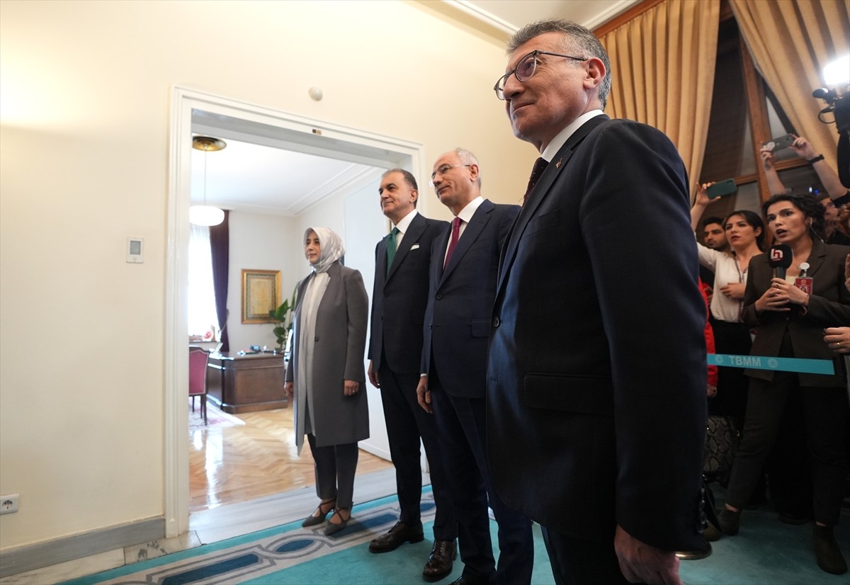 DEM Parti heyeti, AK Parti heyetini ziyaret etti. DEM Parti Eş Genel Başkanları Tülay...