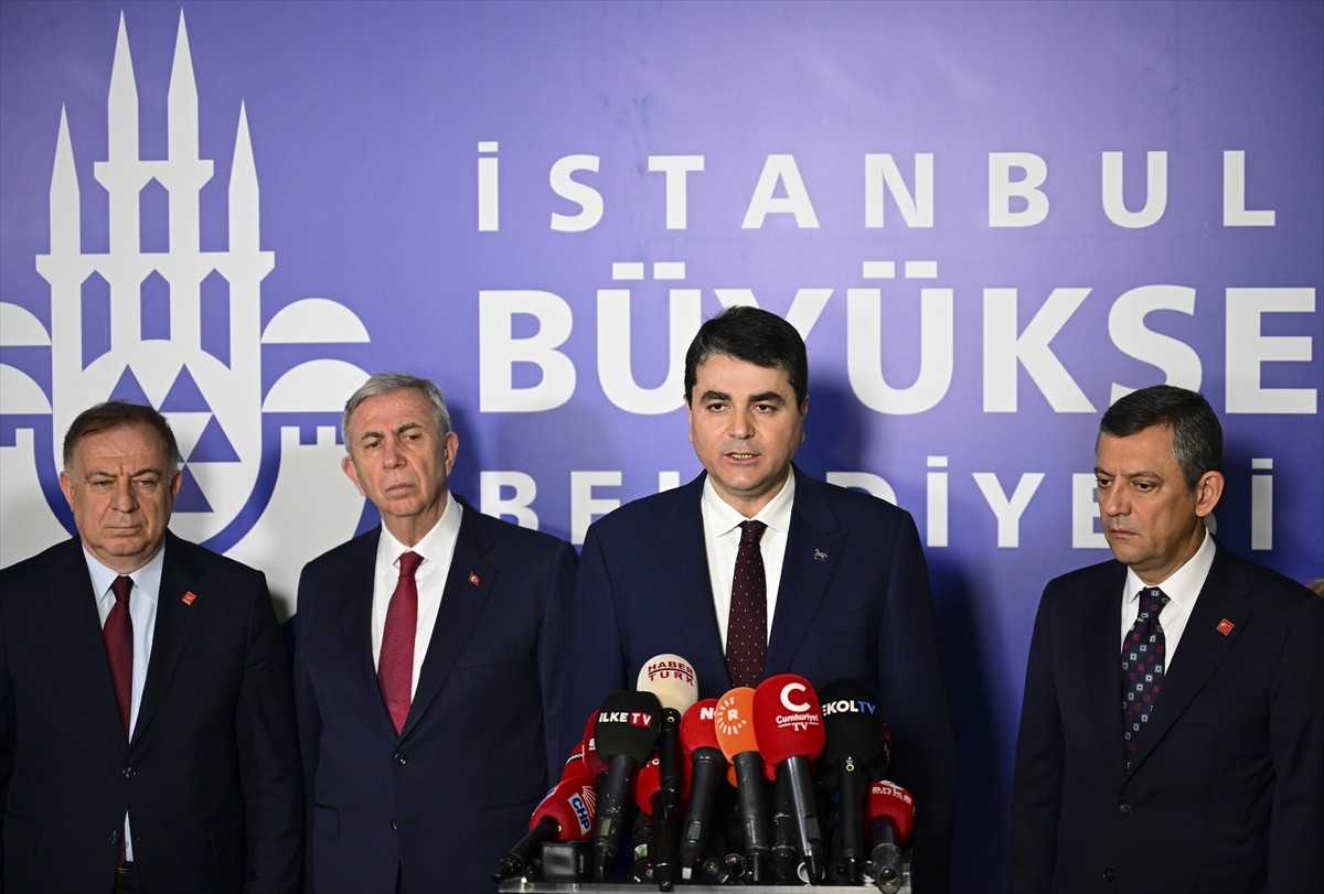 Demokrat Parti (DP) Genel Başkanı Gültekin Uysal (sol 3), İBB Başkanı Ekrem İmamoğlu'nun...