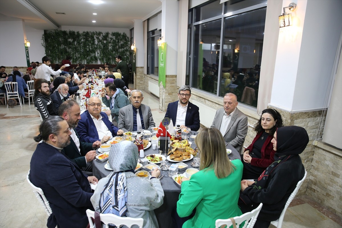 Denizli'de, Yeşilay gönüllüleri için Polis Evi'nde iftar programı düzenlendi.