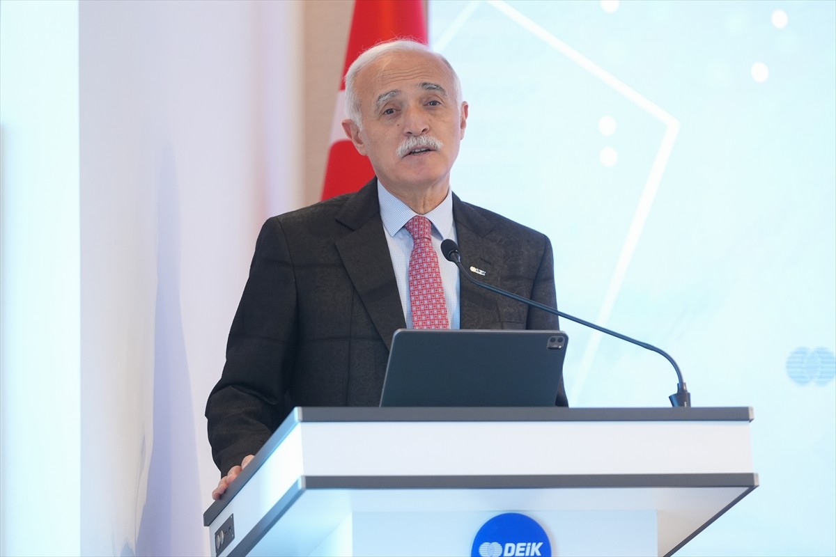 Dış Ekonomik İlişkiler Kurulu (DEİK) Başkanı Nail Olpak, DEİK Genel Merkezi'nde DEİK Kadın...