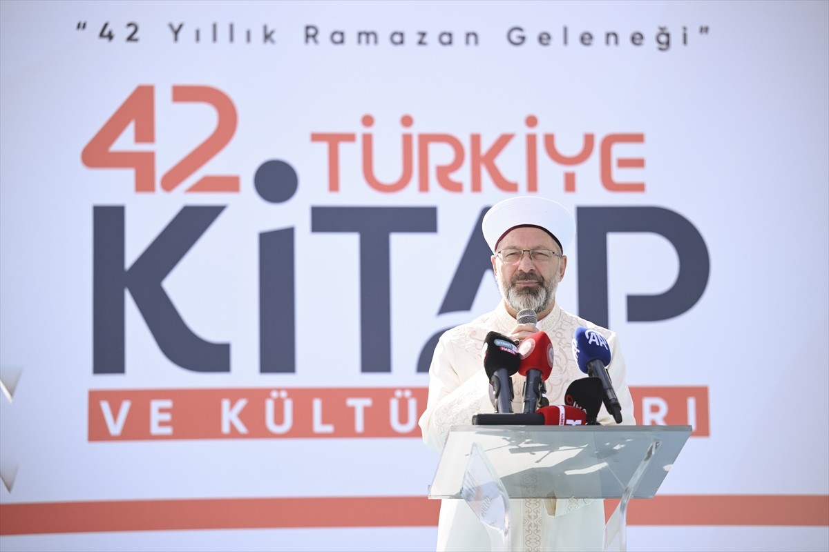 Diyanet İşleri Başkanı Ali Erbaş, Fatih Camisi'nde Diyanet İşleri Başkanlığı ve Türkiye Diyanet...