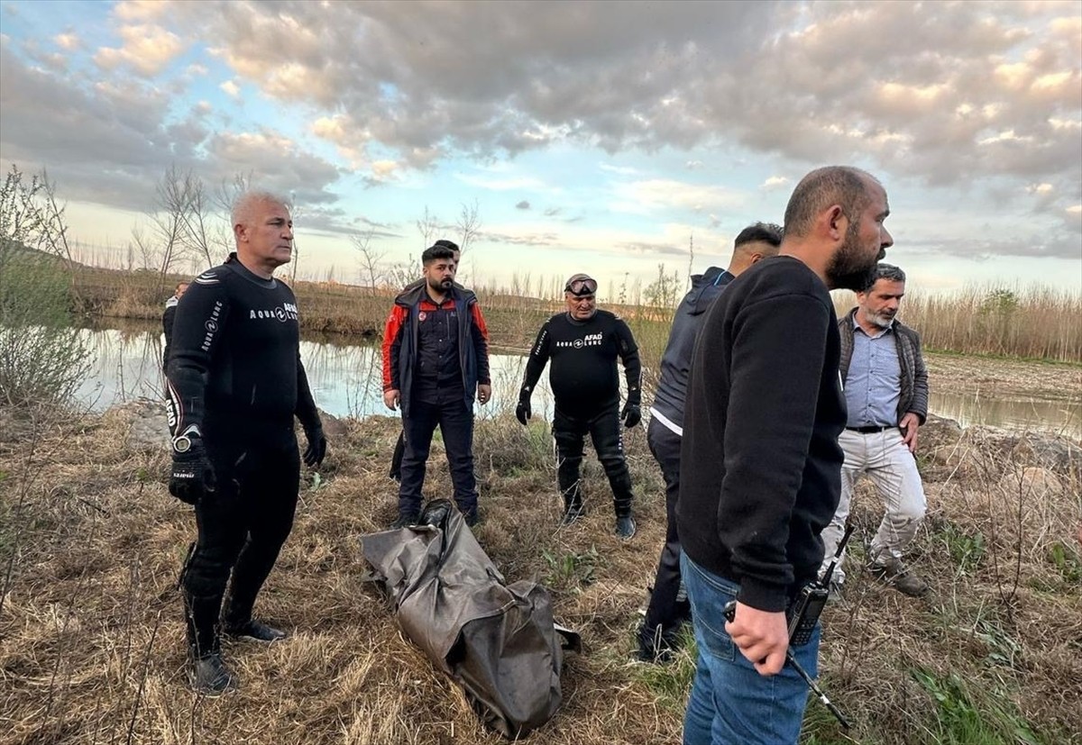 Diyarbakır'da merkez Sur ilçesi Dicle Nehri'nde kaybolan Sedat Karagöz'ün (48) cansız bedenine...