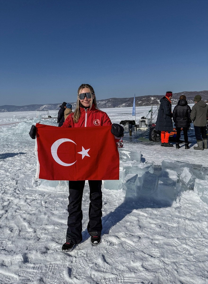 Dünya dalış rekortmeni milli sporcu Şahika Ercümen, iklim krizine dikkati çekmek amacıyla dünyanın...