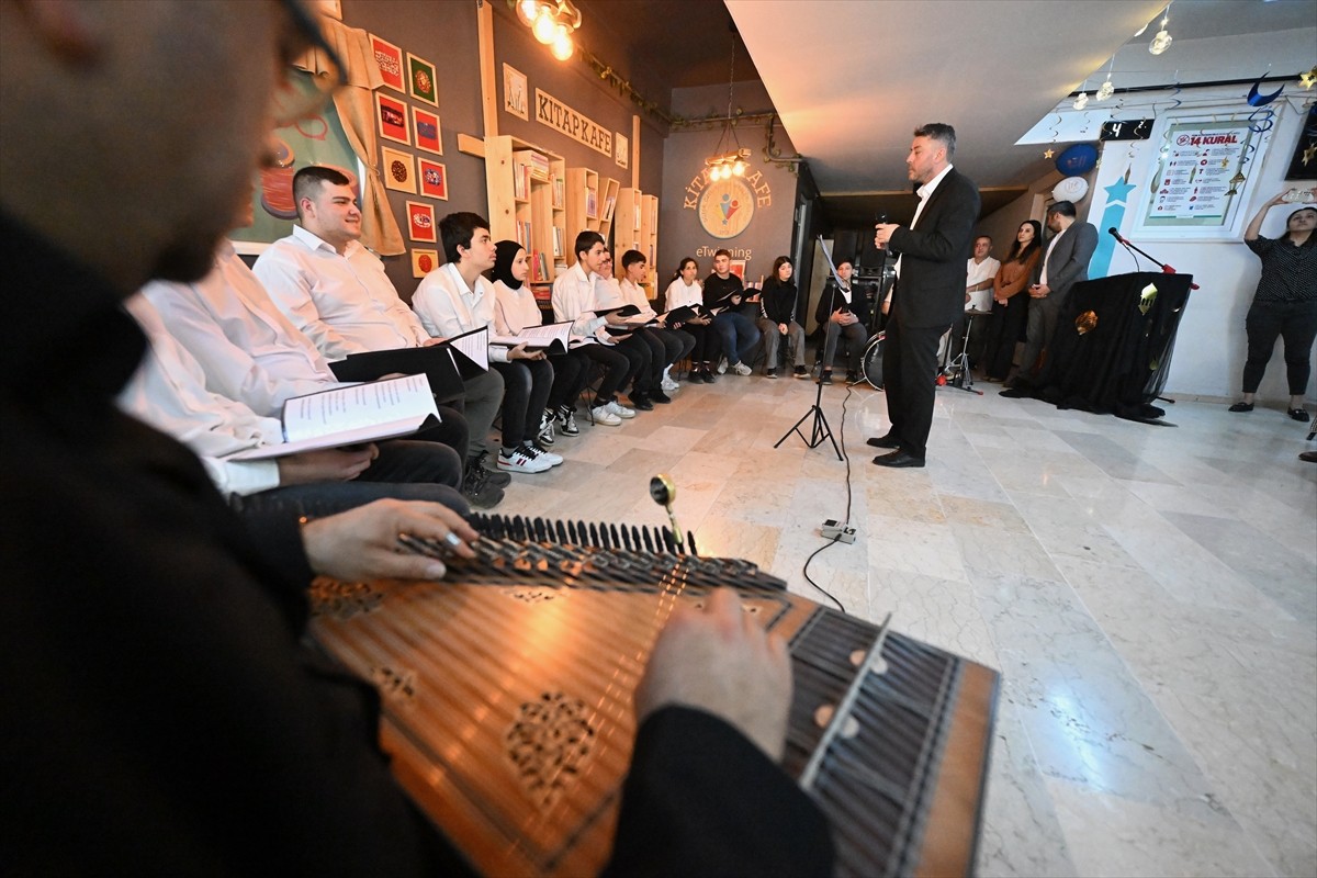 Düzce'de Özel Eğitim Meslek Okulu'nda down sendromlu ve otizmli öğrencilerin hazırladığı "Kadir...
