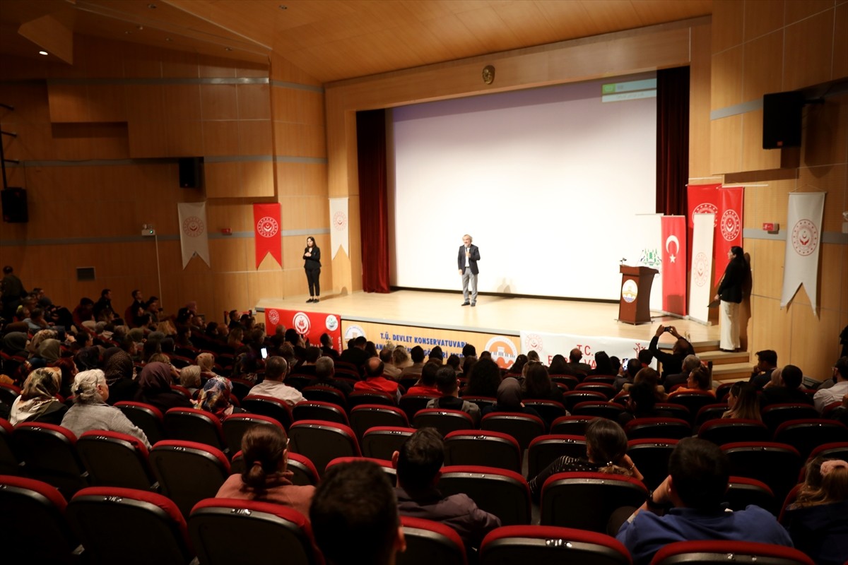 Edirne'de, Valilik tarafından Trakya Üniversitesi Devlet Konservatuarı Konferans Salonu'nda "Bu...