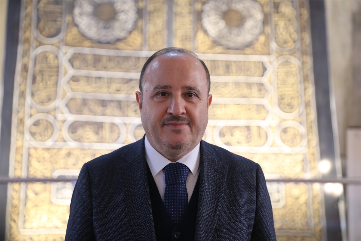 Edirne'deki Eski Cami'yi ziyaret edenlerin sayısı, sergilenen Kabe taşı ve örtüsü dolayısıyla...