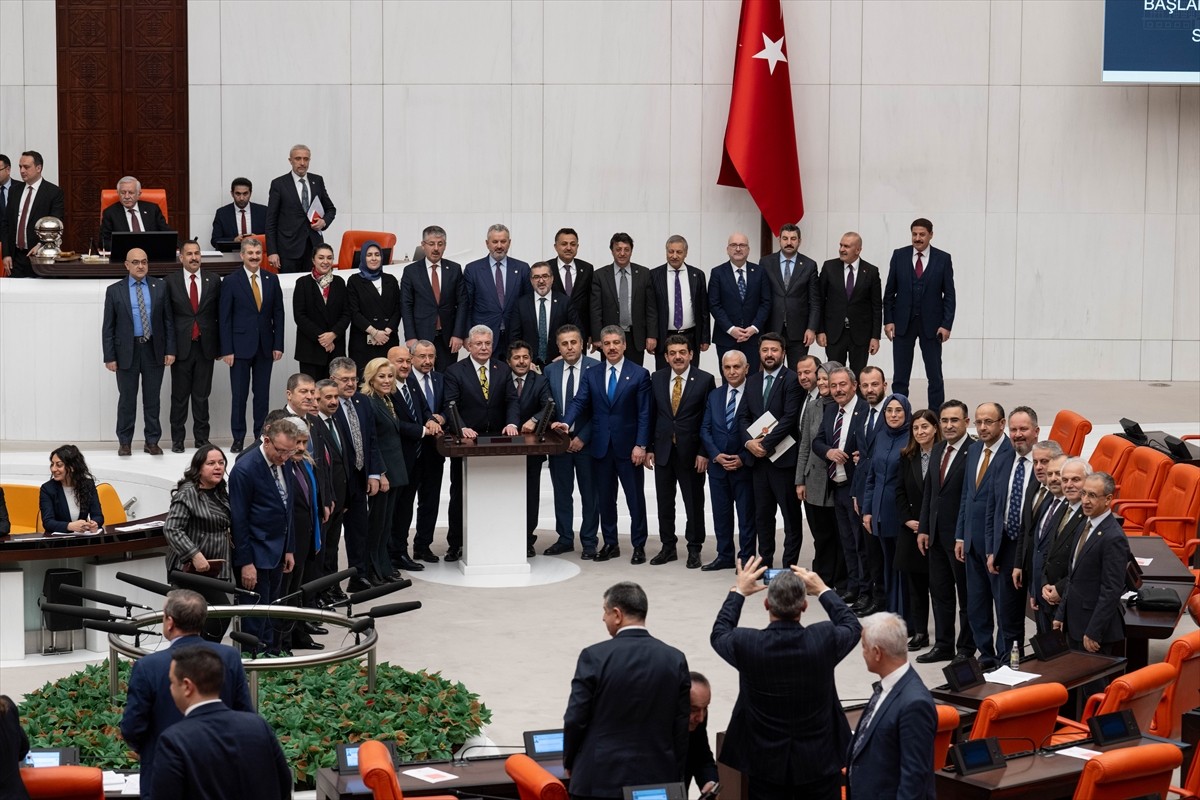 Emekli bayram ikramiyesinin 4 bin liraya yükseltilmesi ile doğum yardımına ilişkin düzenlemeleri...