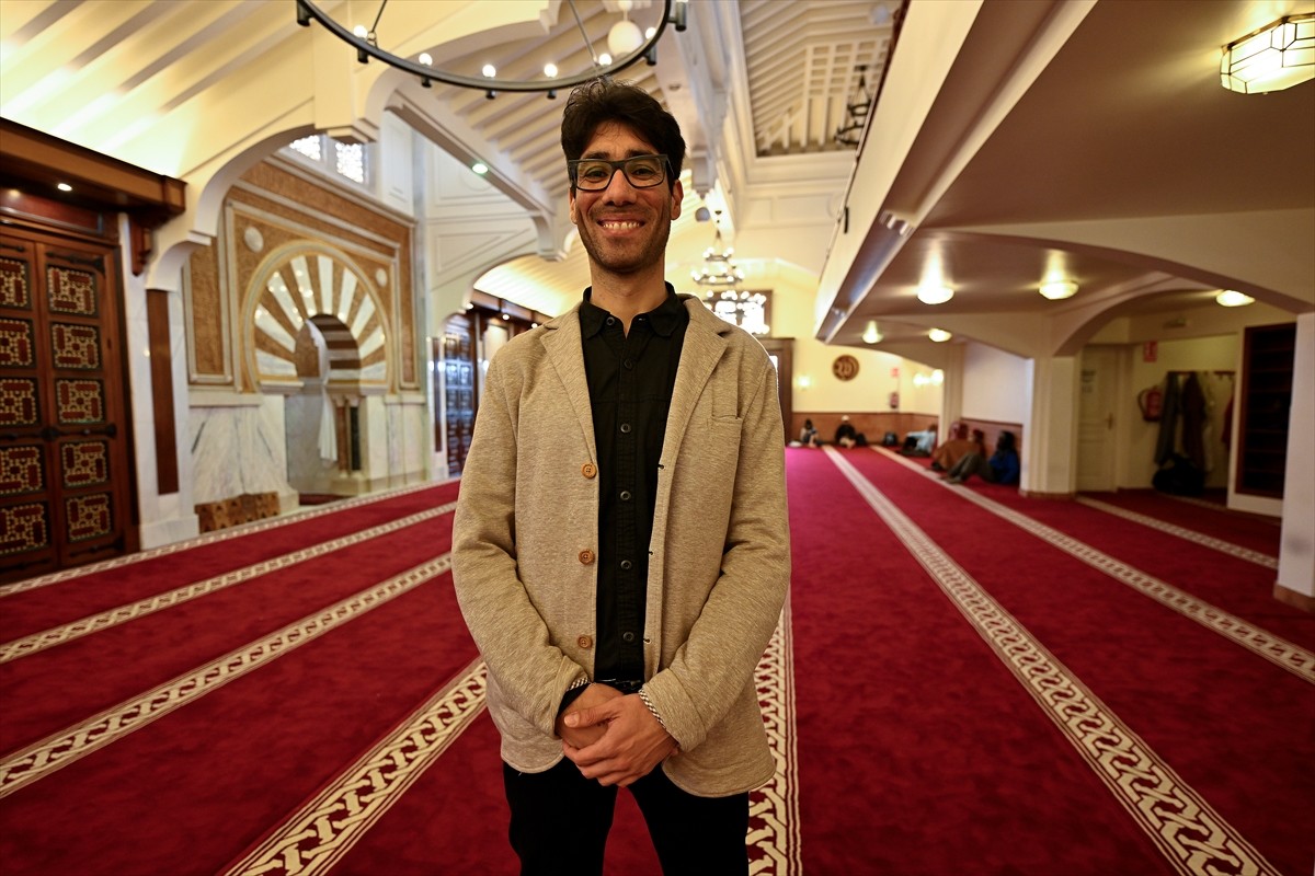 Endülüs İslam döneminin (711-1492) İspanya'daki son İslam toprağı olan Granada kentinde yaşayan...