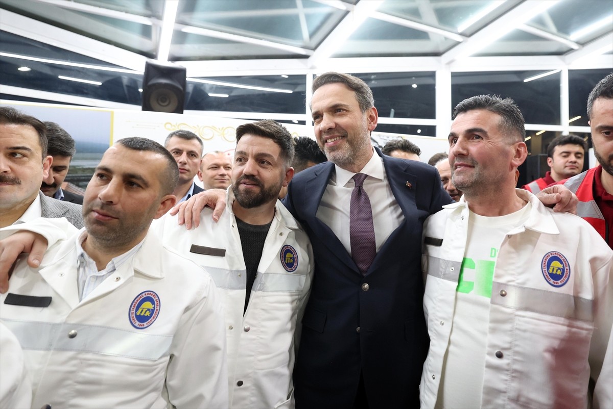 Enerji ve Tabii Kaynaklar Bakanı Alparslan Bayraktar, Zonguldak Polisevi'nde düzenlenen iftar...