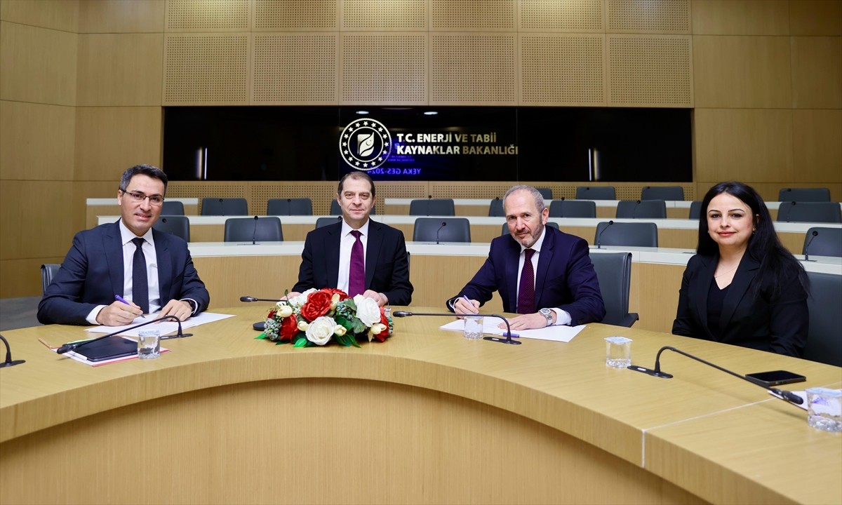 Enerji ve Tabii Kaynaklar Bakanlığı tarafından düzenlenen güneş enerjisine dayalı Yenilenebilir...