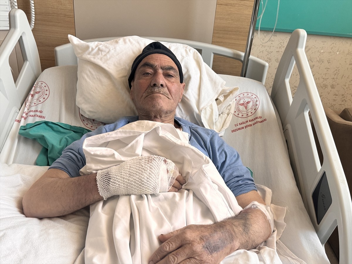 Erzurum'da üzerine kaynar su dolu çaydanlık devrilmesi sonucu bacaklarında 3. derece yanıklar...