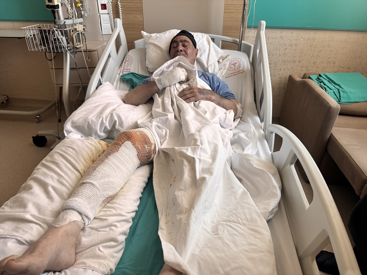 Erzurum'da üzerine kaynar su dolu çaydanlık devrilmesi sonucu bacaklarında 3. derece yanıklar...