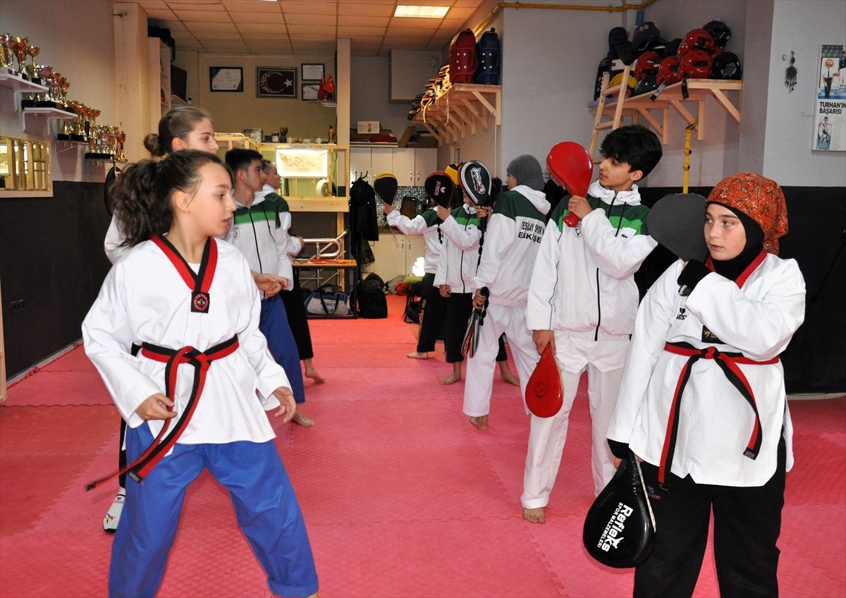 Eskişehir'de 2023 yılında kurulan Yeşilay Spor Kulübü bünyesinde tekvando ve kick boks...