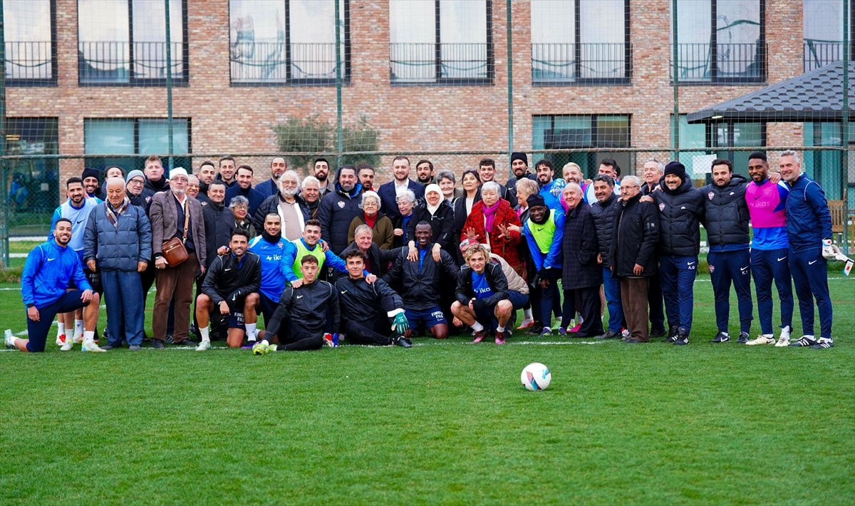 Eyüpspor Kulübü, "18-24 Mart Yaşlılar Haftası" kapsamında dün huzurevi sakinlerini ağırladı. Aile...