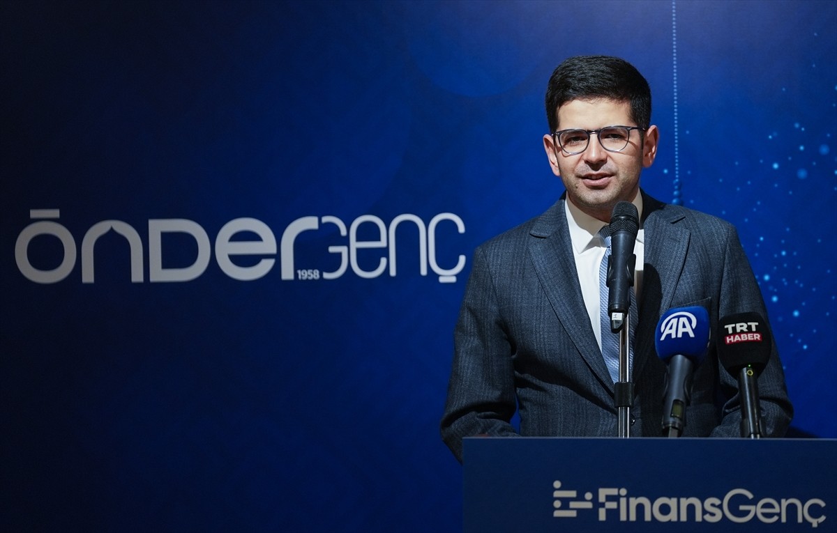 Finans dünyası temsilcileri gençlerle ÖNDER İmam Hatipliler Derneği'nin düzenlediği iftar...