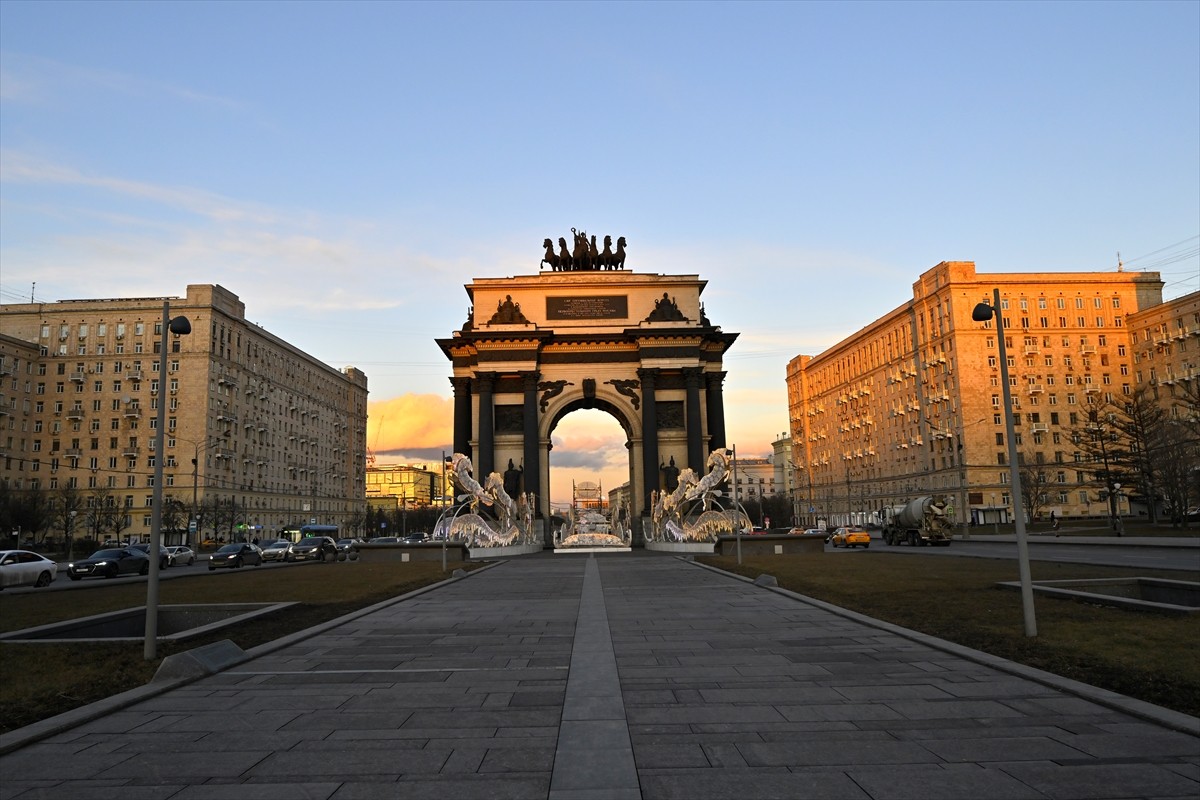 Fransız İmparator Napolyon’un 1812’de Rusya seferinde yenilmesinin ardından Paris’teki yapıya...