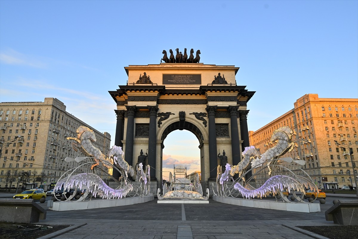 Fransız İmparator Napolyon’un 1812’de Rusya seferinde yenilmesinin ardından Paris’teki yapıya...