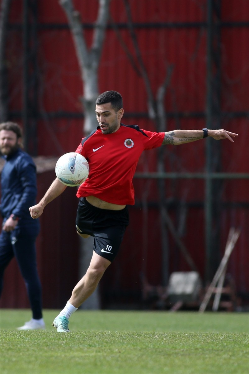 Gençlerbirliği, Trendyol 1. Lig'in 31. haftasında Kızılkaya Tarım Şanlıurfaspor ile oynayacağı...