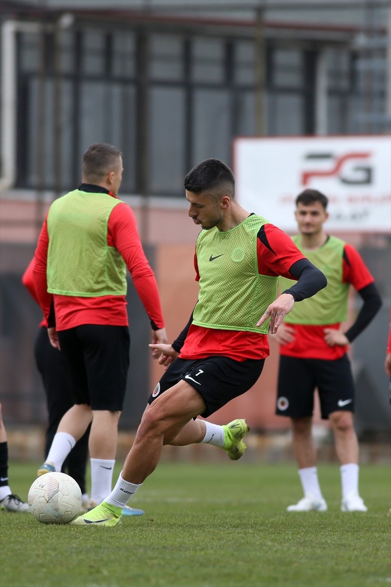 Gençlerbirliği, Trendyol 1. Lig'in 31. haftasında Kızılkaya Tarım Şanlıurfaspor ile oynayacağı...