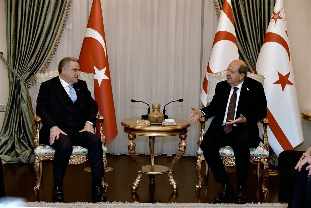 Gençlik ve Spor Bakanı Osman Aşkın Bak (solda), Kuzey Kıbrıs Türk Cumhuriyeti (KKTC) Cumhurbaşkanı...