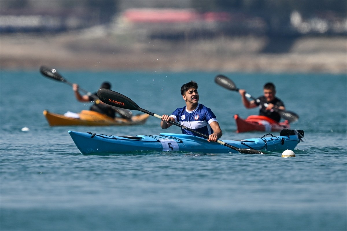 Gençlik ve Spor Bakanlığınca düzenlenen "Okullar Arası Deniz ve Durgunsu Kano Yarışmaları Türkiye...
