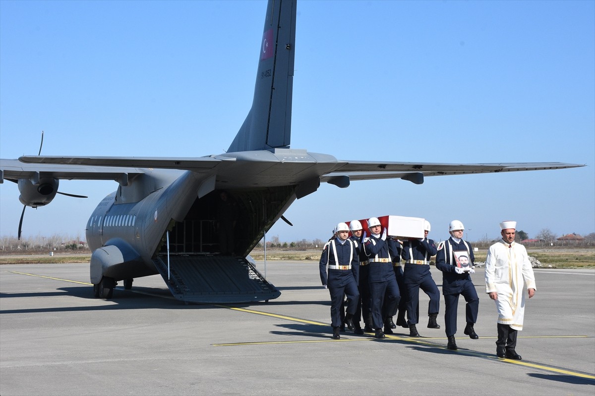 Görevli bulunduğu Pençe Kilit Operasyonu bölgesinde rahatsızlanarak şehit olan 33 yaşındaki...