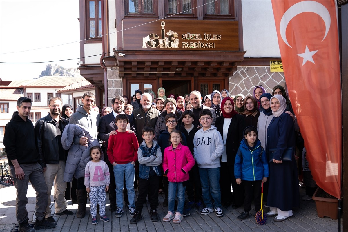 Hac ibadetini yerine getirebilmek için at sırtında yolculuk yapan İspanyol hacı adayları Türkiye...