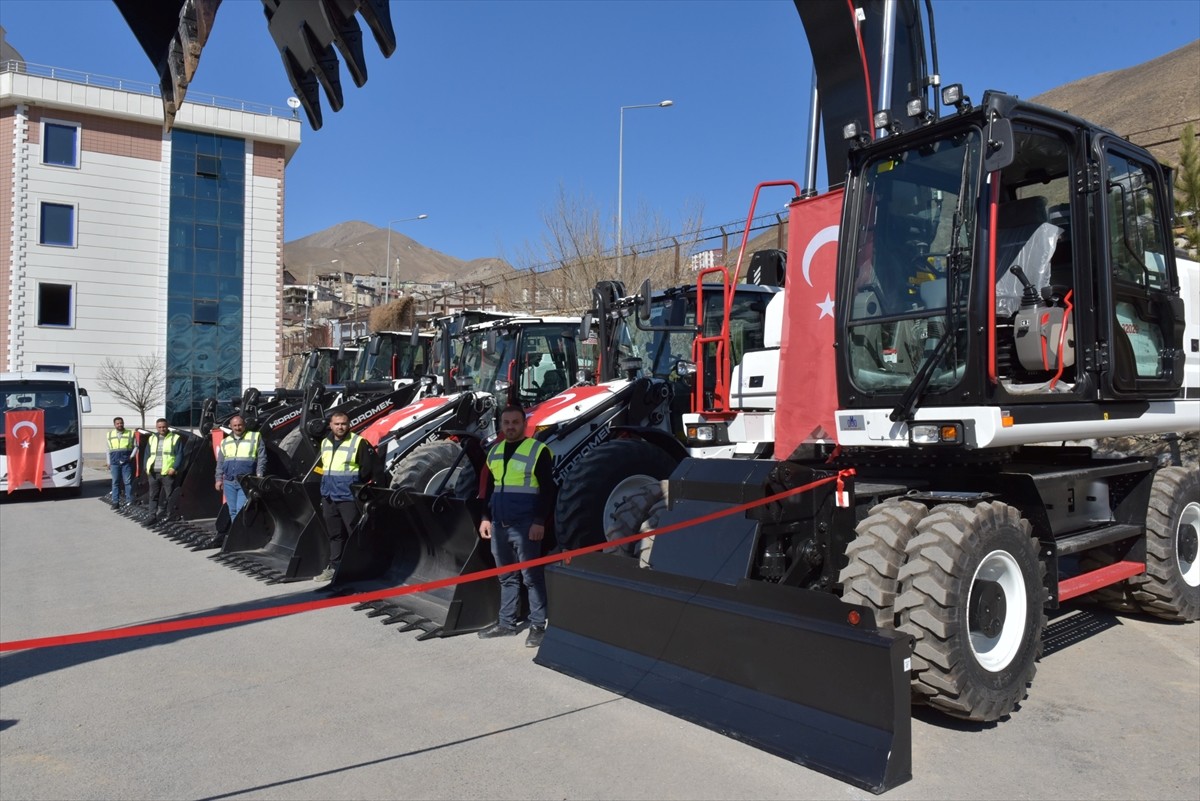  Hakkari İl Özel İdaresi bünyesinde, kent genelindeki yol ve altyapı çalışmalarında kullanılmak...