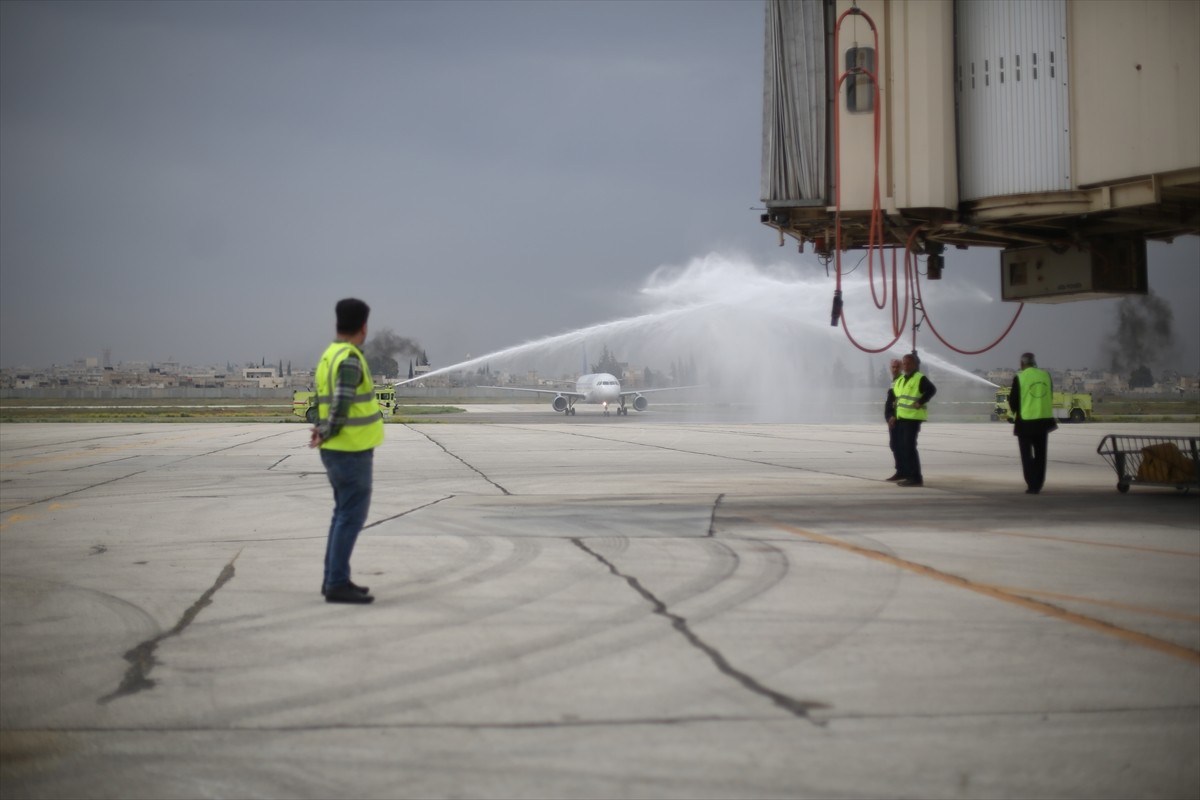 Halep Uluslararası Havalimanı, 3 aylık bakım çalışmalarının tamamlanmasının ardından bugün yeniden...