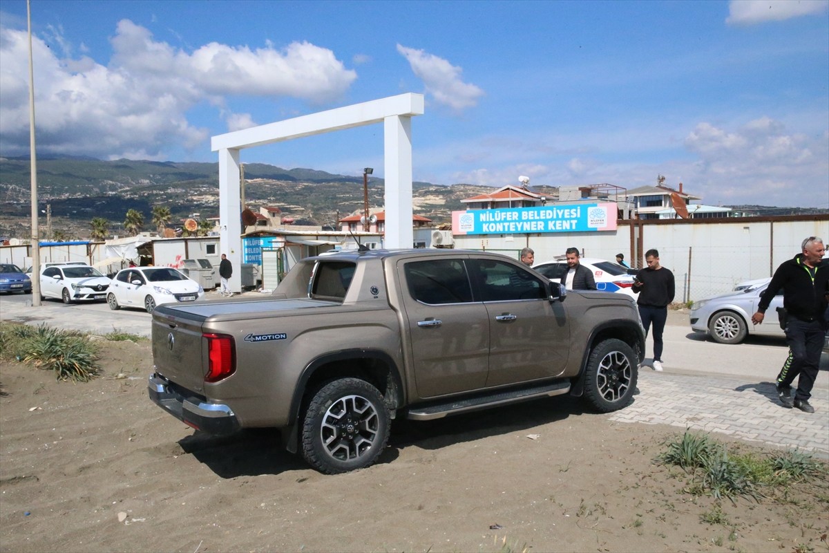 Hatay'ın Samandağ ilçesinde kumsalda pikapla drift yapan sürücüye 47 bin 235 lira ceza...