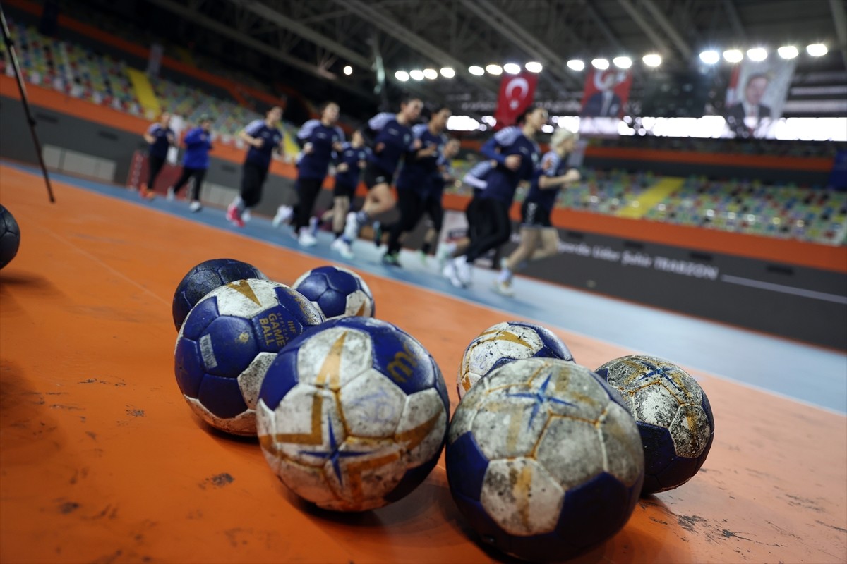 Hentbol Kadınlar Süper Ligi'nde mücadele eden Ortahisar Belediyespor, ilk sezonunda Avrupa...